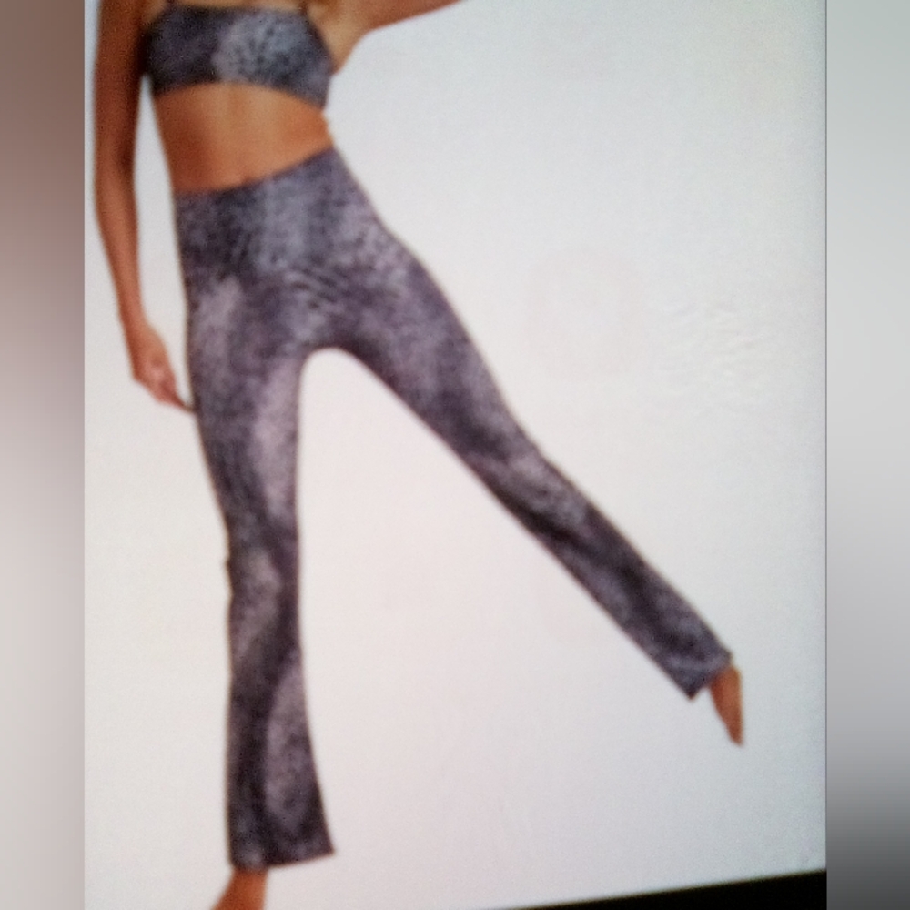 Onzie Studio Flare Leg Pant Gray Lynx Leopard Leggings, XS